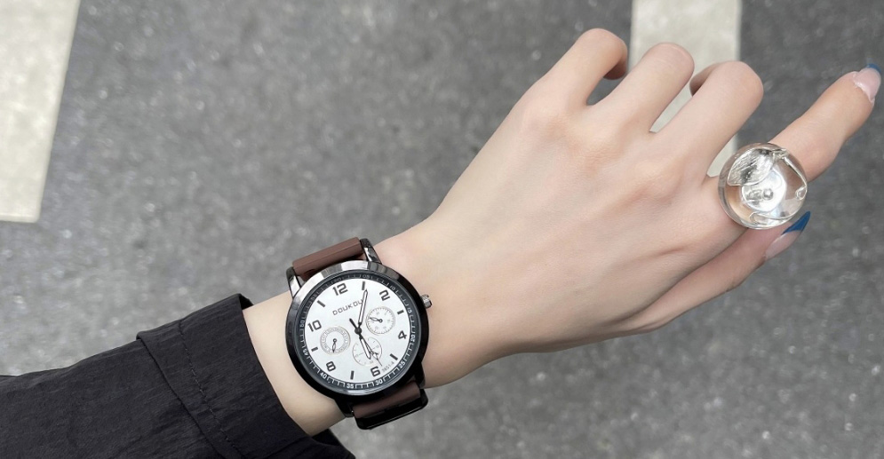 Fashion Gray Belt Titanium Steel Round Dial Watch (with Battery),Ladies Watches