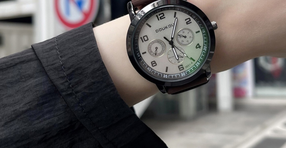 Fashion Black Belt Titanium Steel Round Dial Watch (with Battery),Ladies Watches