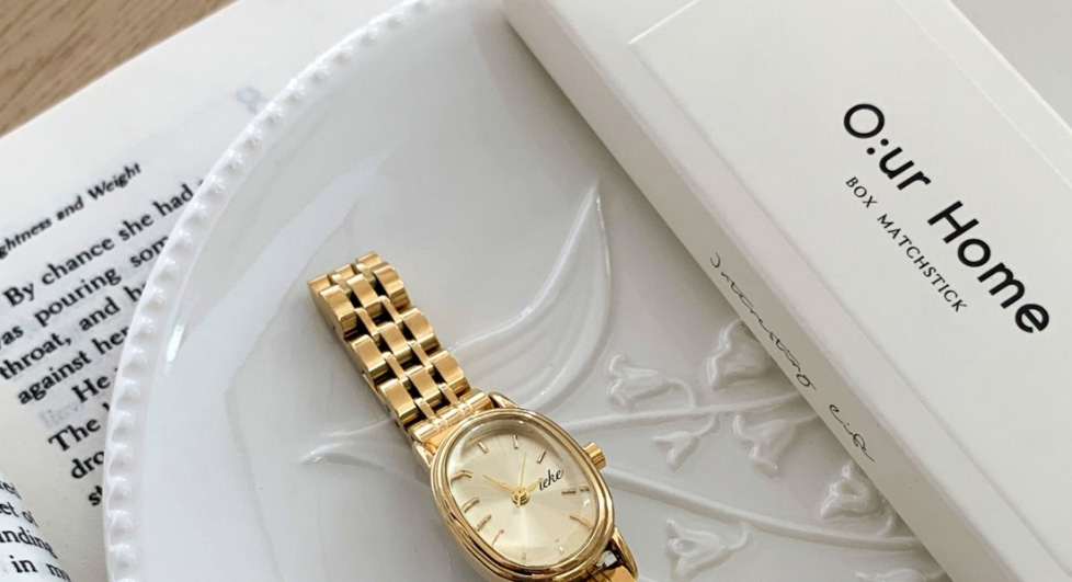 Fashion Golden Strip White Noodles Pu Oval Dial Watch (with Battery),Ladies Watches