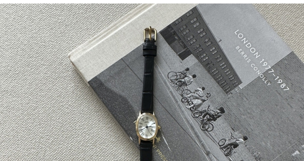 Fashion Black Belt Silver Frame White Surface Pu Oval Dial Watch (with Battery),Ladies Watches