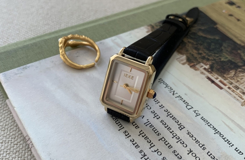 Fashion White Surface With Black Belt And Gold Frame Pu Square Dial Watch (with Battery),Ladies Watches