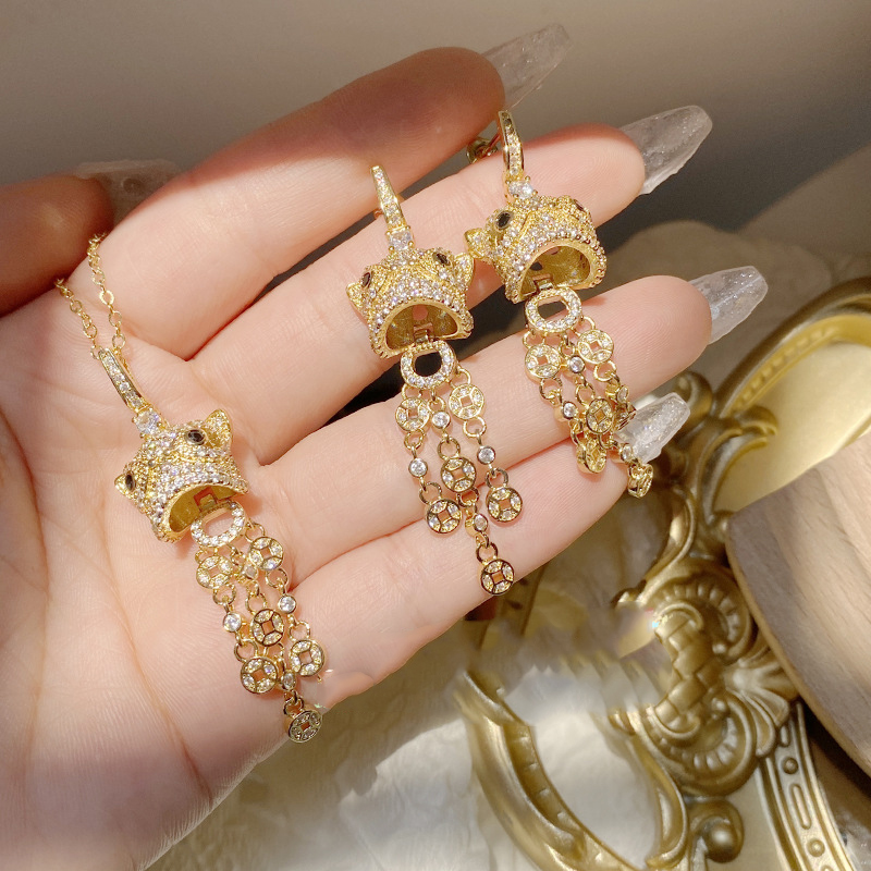 Fashion Niche Lion Earrings Gold Plated Metal Diamond Lion Ear Hoop Earrings,Hoop Earrings