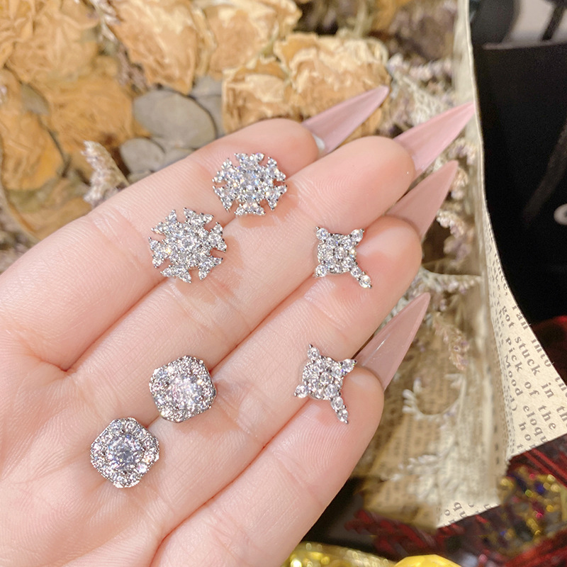 Fashion Snowflake Copper Studded Diamond Snowflake Earrings,Earrings