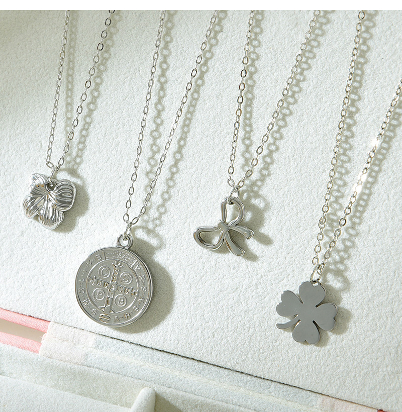 Fashion Silver 4 Titanium Steel Flower Pendant Necklace,Necklaces