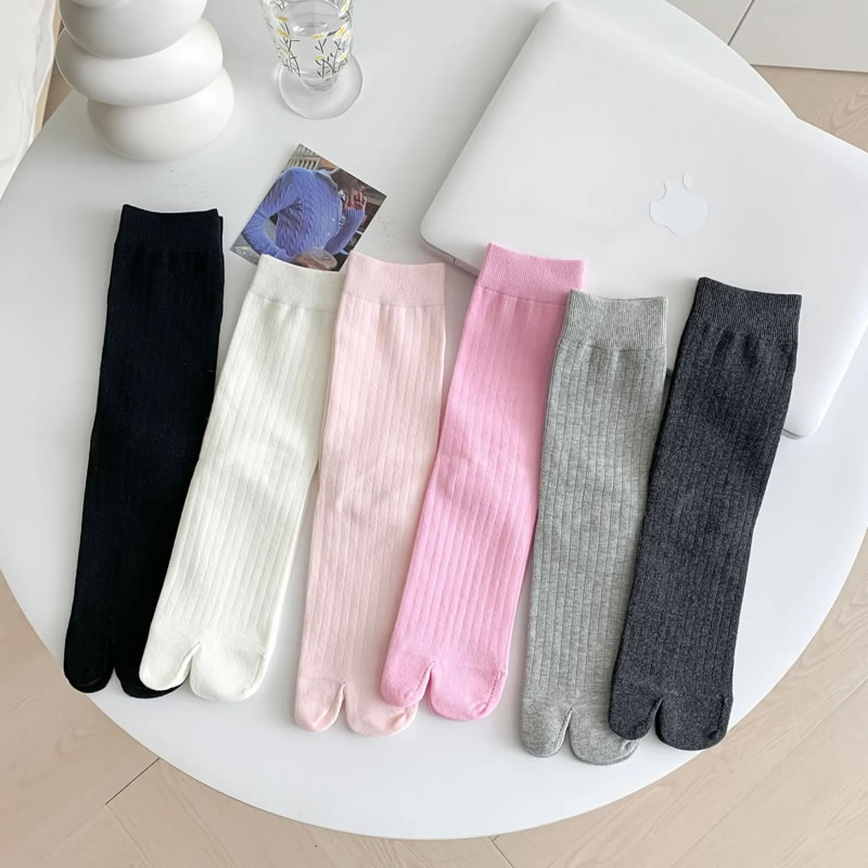 Fashion Light Grey Cotton Mid-calf Two-finger Socks,Fashion Socks