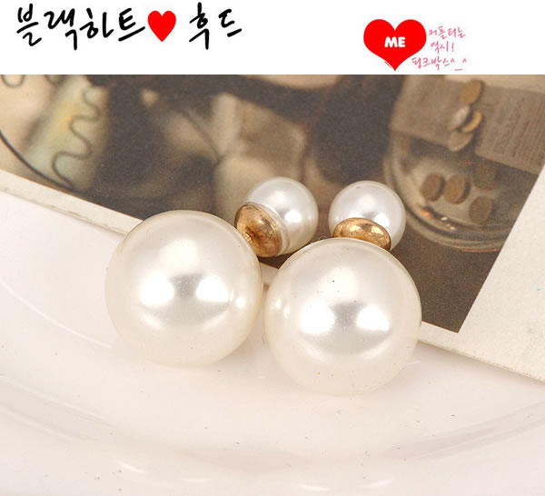 Upper White Simple Pearl Design,Stud Earrings