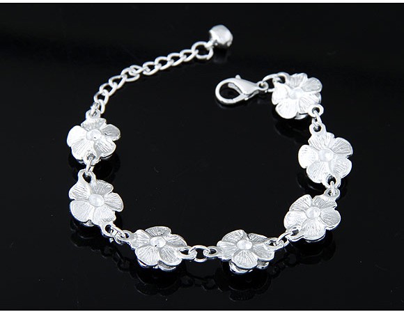 Medieval White Flower Shape Decorated Simple Design Alloy Korean Fashion Bracelet,Fashion Bracelets