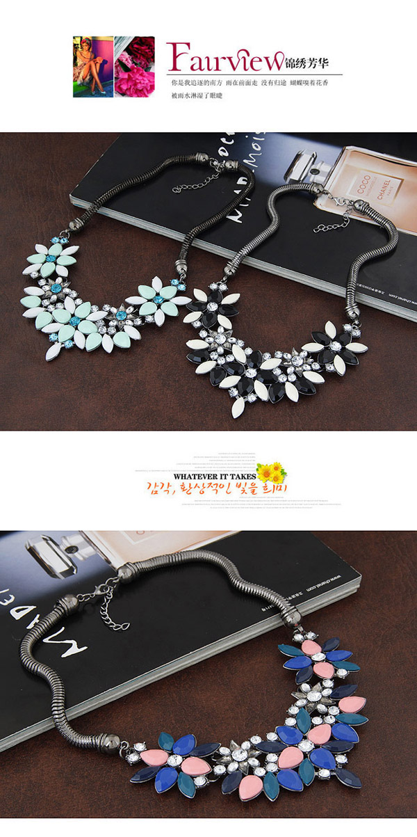 Sweet Black Gemstone Decorated Flower Shape Design,Bib Necklaces