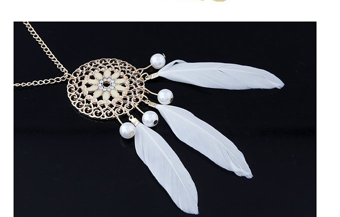 Personality White Round Shape Decorated Feather Pendant Design,Chains