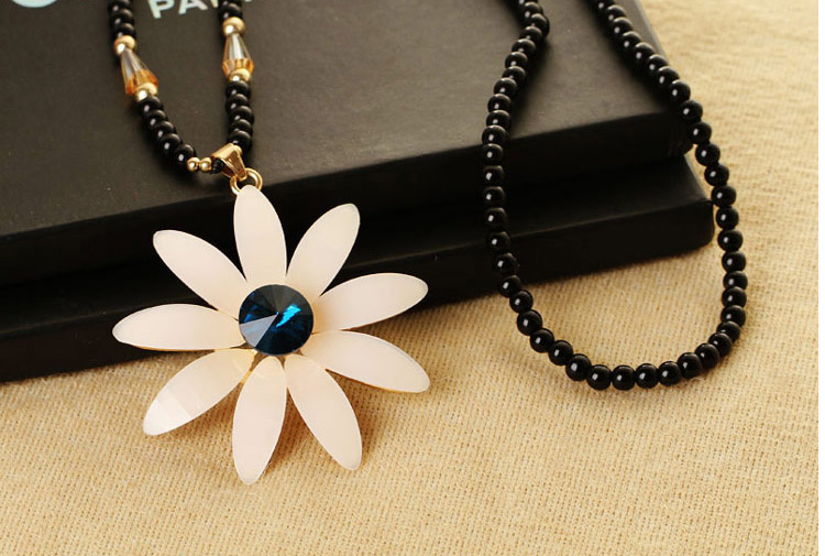 Fashion White Flower Shape Pendant Decorated Simple Design Long Chain Necklace,Beaded Necklaces