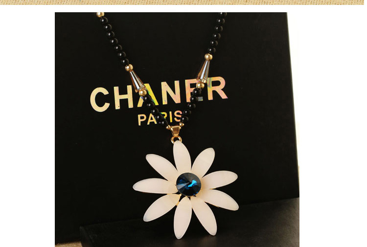 Fashion White Flower Shape Pendant Decorated Simple Design Long Chain Necklace,Beaded Necklaces