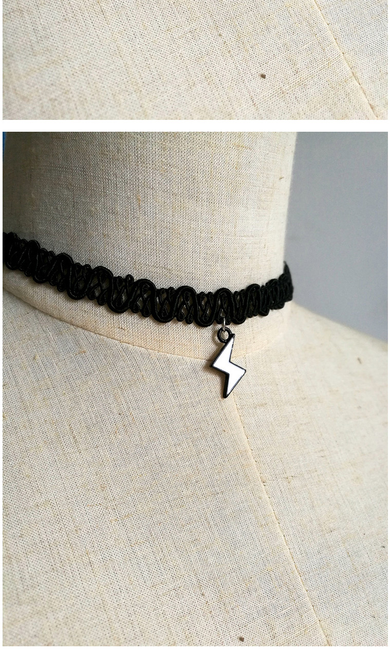 Vintage Black Metal Diamond Shape Pendant Decorated Choker Necklace,Chokers