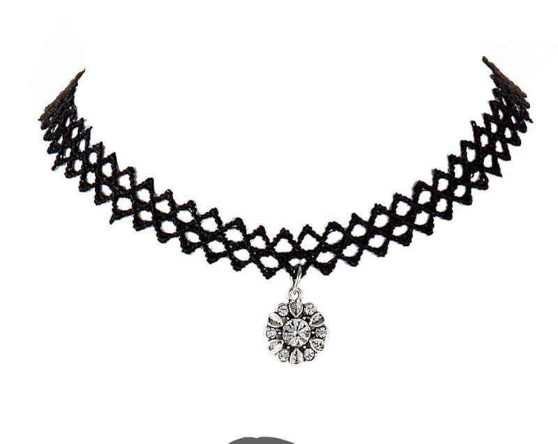 Exaggerated Black Flower Shape Pendant Decorated Hollow Out Chain Necklace,Chokers