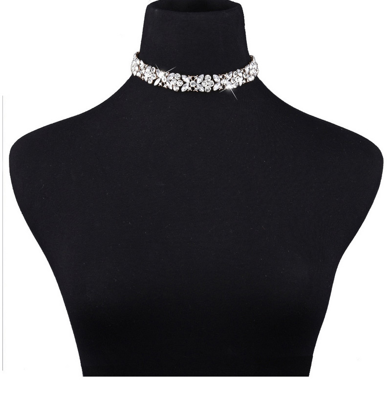 Fashion White Round Shape Diamond Decorated Flower Shape Short Chian Necklace,Chokers