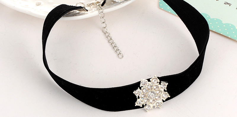 Elegant Black Snowflake Shape Decorated Simple Design Choker,Chokers