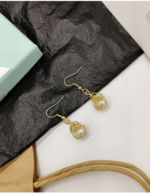 Fashion Gold Metal Hollow Drop Pearl Earrings