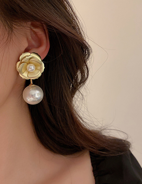 Fashion Flowers Alloy Pearl Flower Stud Earrings
