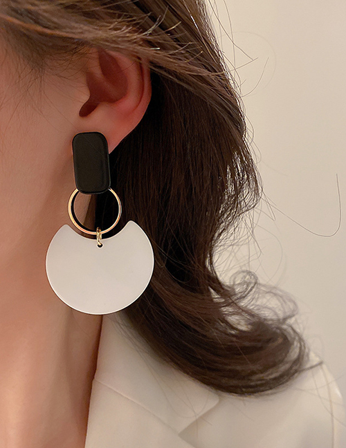 Fashion White Geometric Acrylic Round Stud Earrings