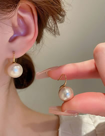 Fashion Champagne Geometric Crinkle Pearl Stud Earrings