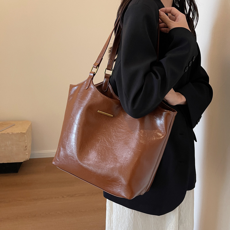 Fashion Coffee Color Oil Wax Leather Large Capacity Shoulder Bag