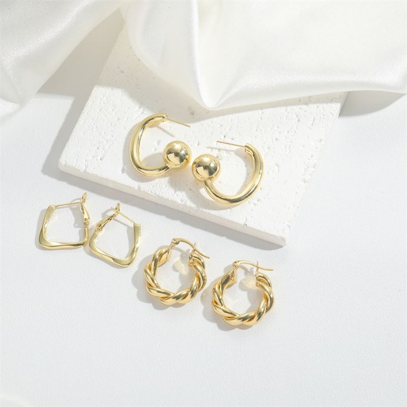 Fashion Twist Style Gold Plated Copper Round Earrings