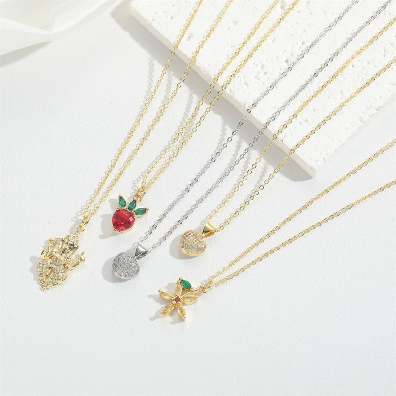 Fashion Flowers Gold-plated Copper Flower Necklace With Diamonds