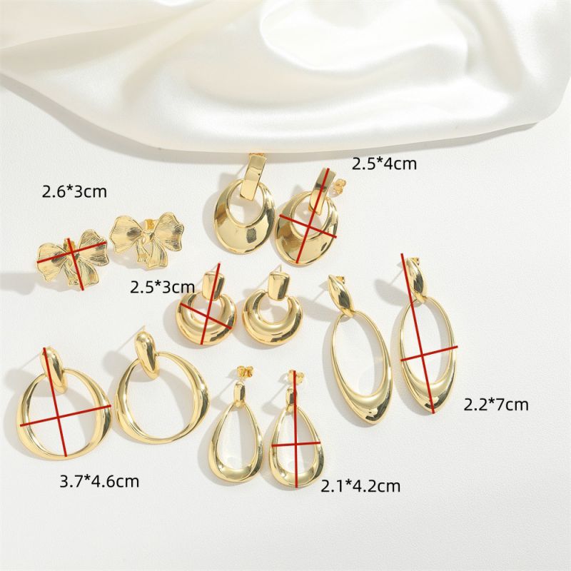 Fashion Round Style Gold-plated Copper Round Stud Earrings