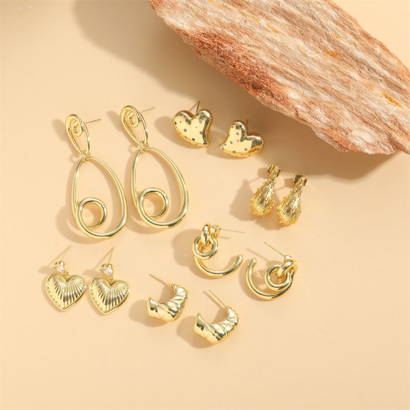 Fashion Colorful Zirconium Heart Gold-plated Copper Heart Stud Earrings With Diamonds
