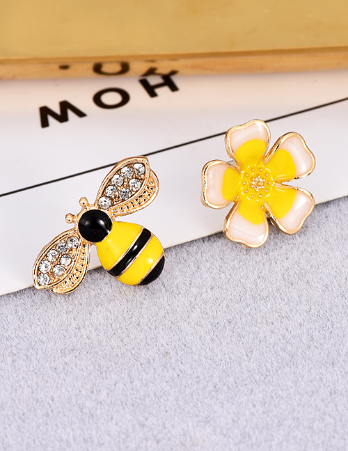 Fashion Yellow Bee&flower Shape Design Earrings