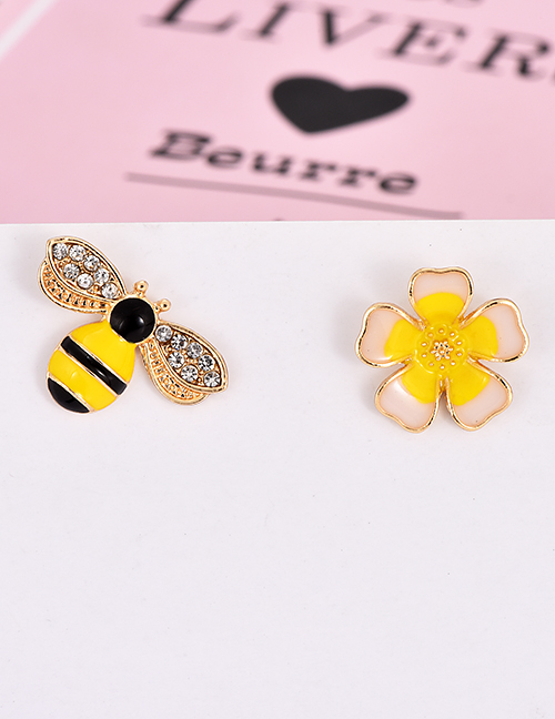 Fashion Yellow Bee&flower Shape Design Earrings